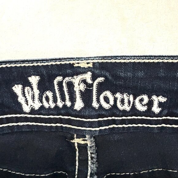 WALLFLOWER Womans Capri Jean Rhinstones Embellished Embroidered Sz 13 Blue - Picture 3 of 13